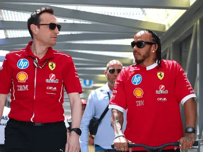 Ferrari anuncia troca de engenheiro de Lewis Hamilton para temporada 2026