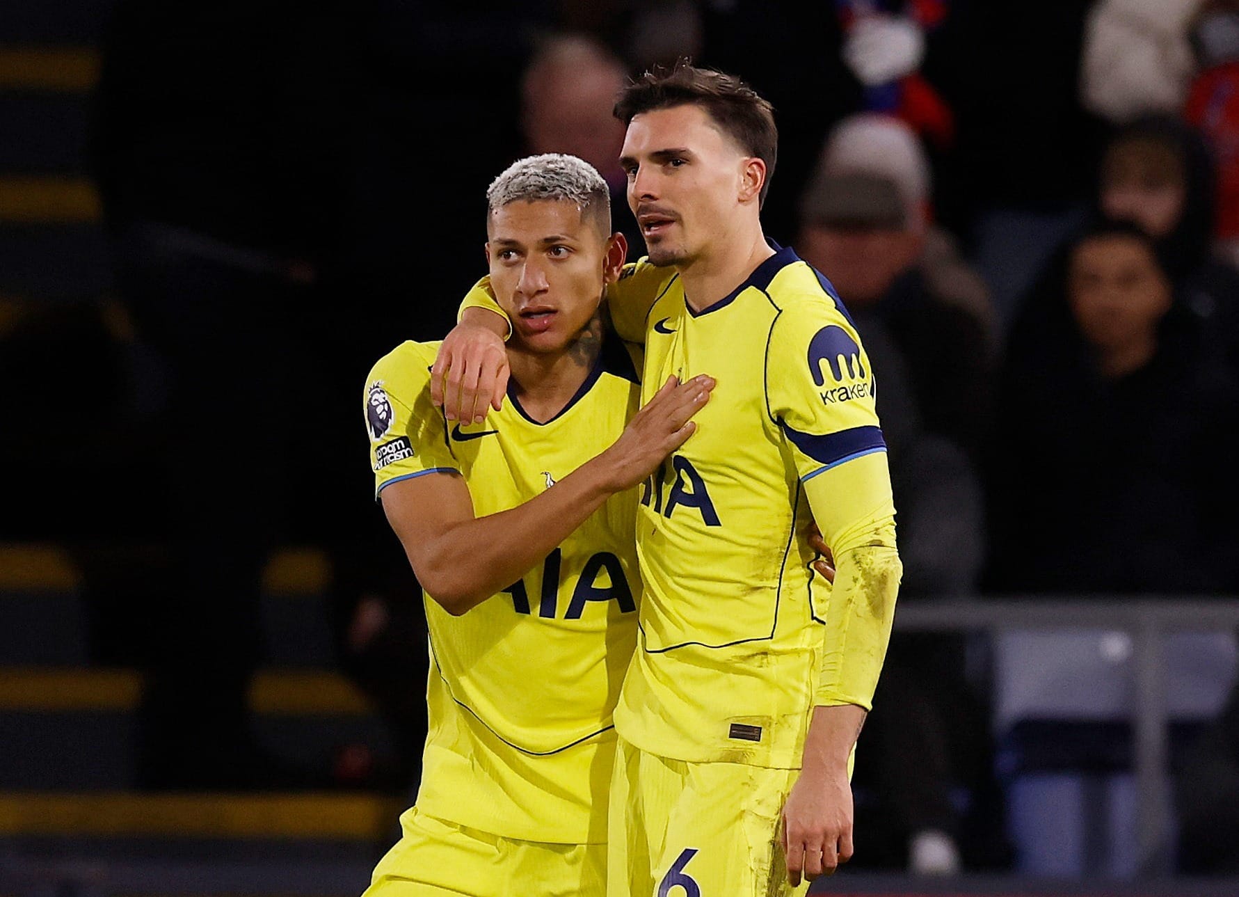 Richarlison tem gols anulados, mas Tottenham vence Crystal Palace