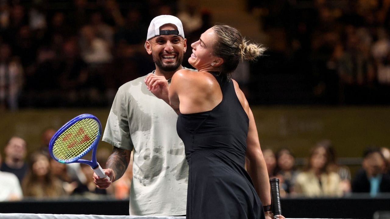 Kyrgios vence Sabalenka em reedição de 'Guerra dos Sexos' descontraída