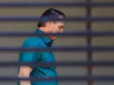 Bolsonaro é submetido a novo procedimento para tratar crise de soluços