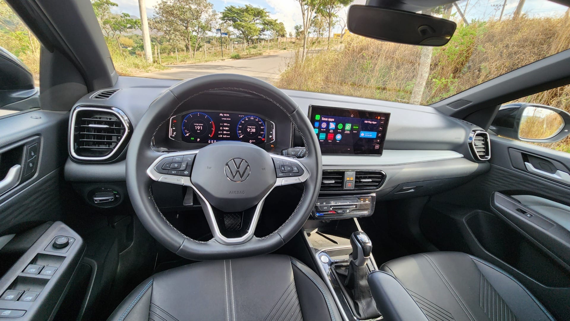 Painel digital e central multimídia de 10 polegadas oferecem integração completa