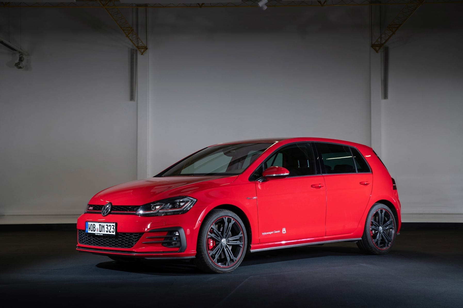 Sétima geração do Golf GTI adotou a plataforma MQB e ampliou a eficiência energética