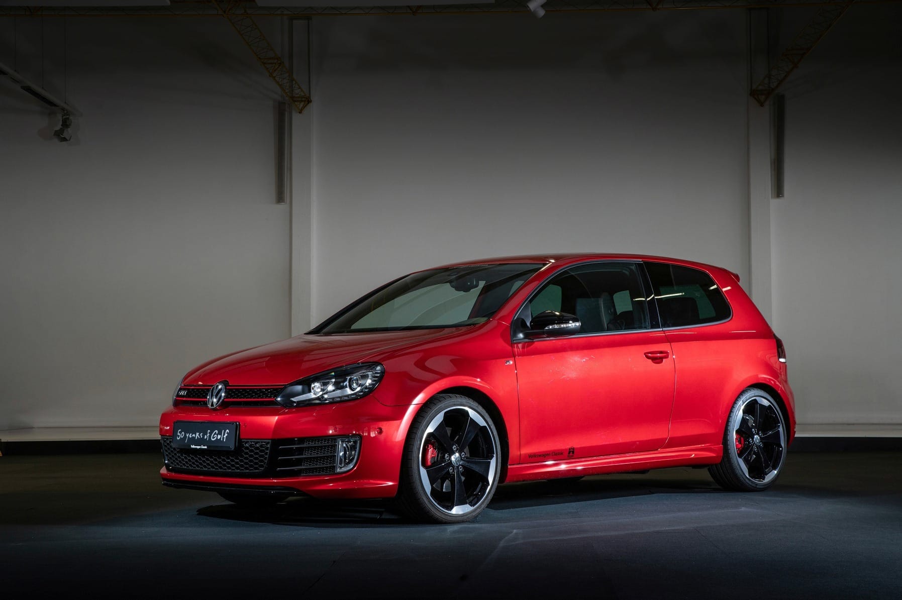 Sexta geração do Golf GTI aprimorou segurança e desempenho em cenário de retração do segmento