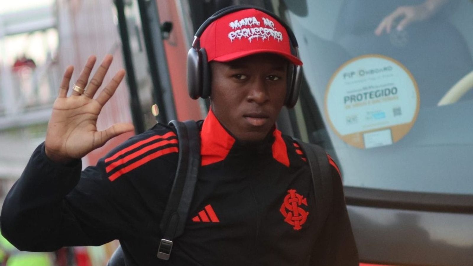 Vitão é aprovado pelo DM do Flamengo, mas só deve ser anunciado em 2026