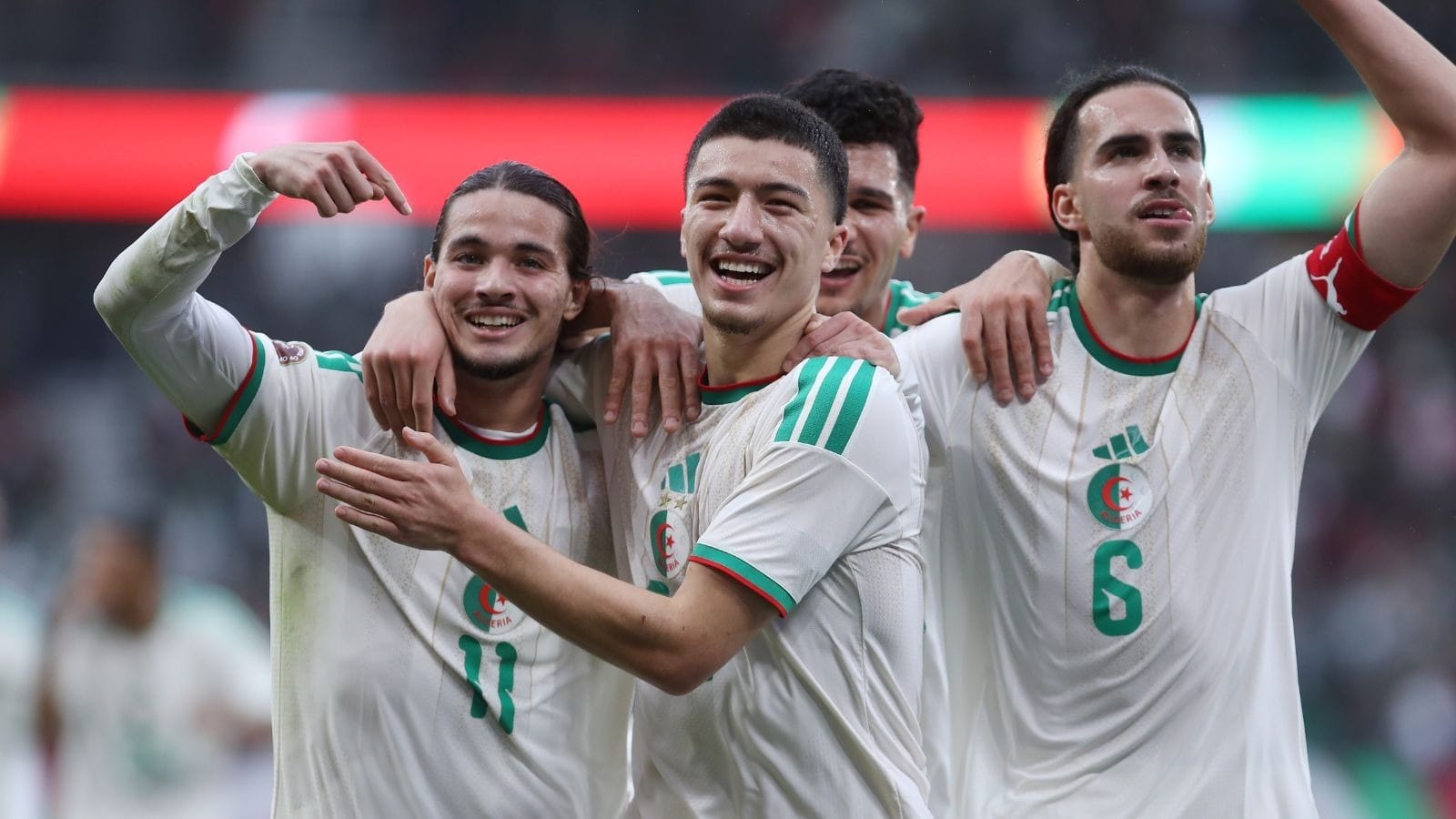 Argélia vence a Guiné Equatorial e mantém 100%; veja os gols
