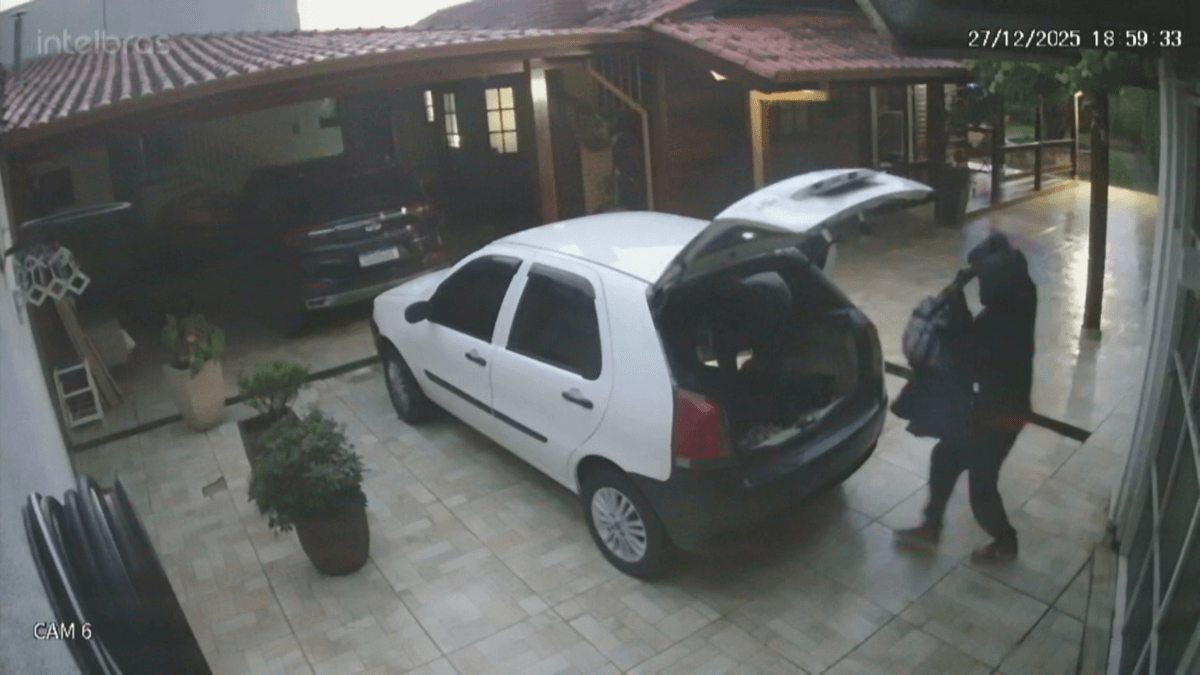 Quadrilha do controle clonado faz casal de idosos refém na Grande SP