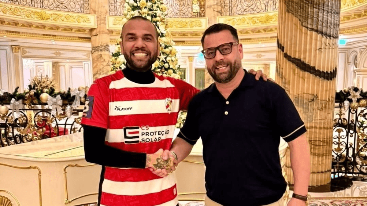 Daniel Alves vira investidor de clube da terceira divisão de Portugal