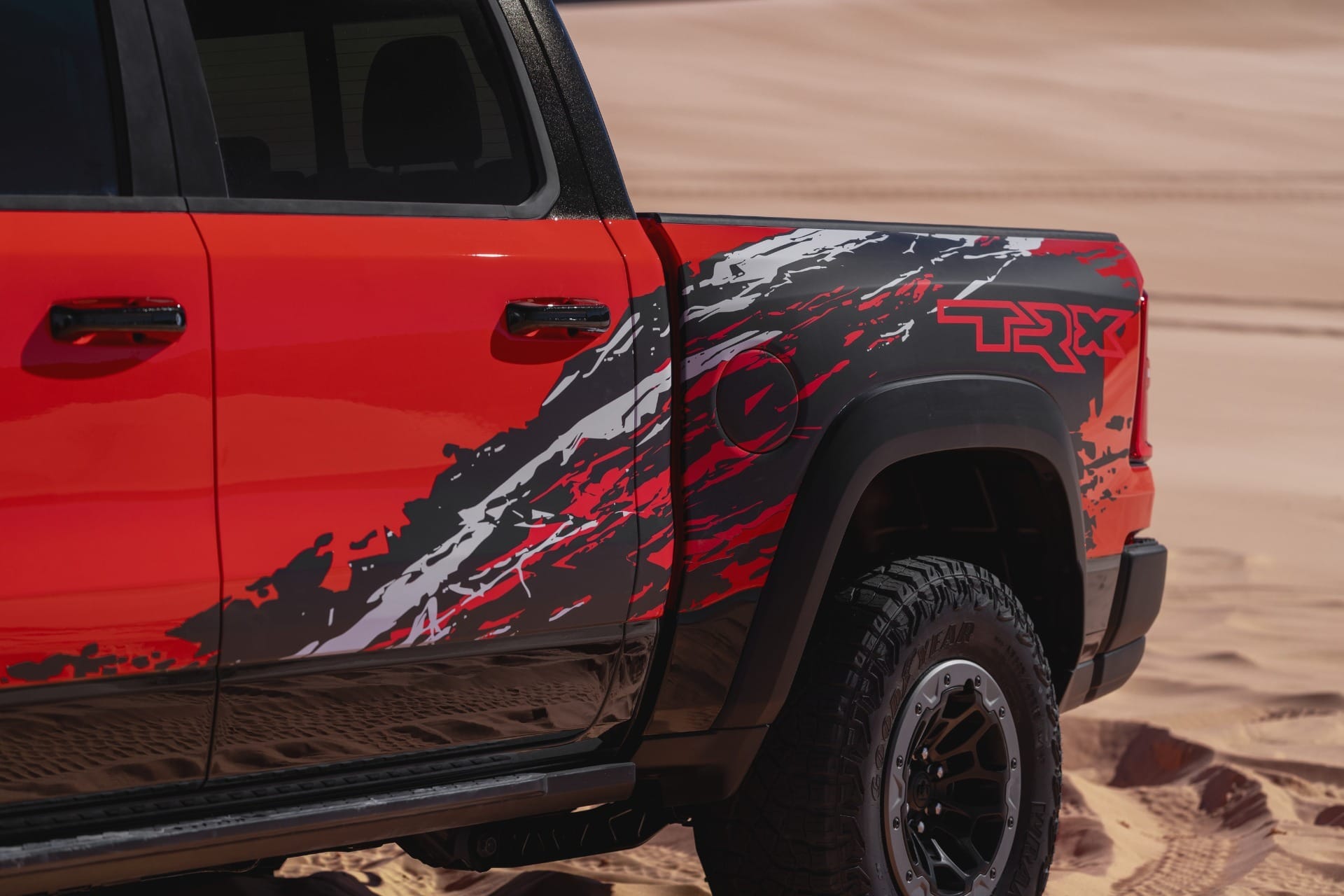 Perfil da Ram 1500 TRX 2027 destaca carroceria alargada e vocação off-road
