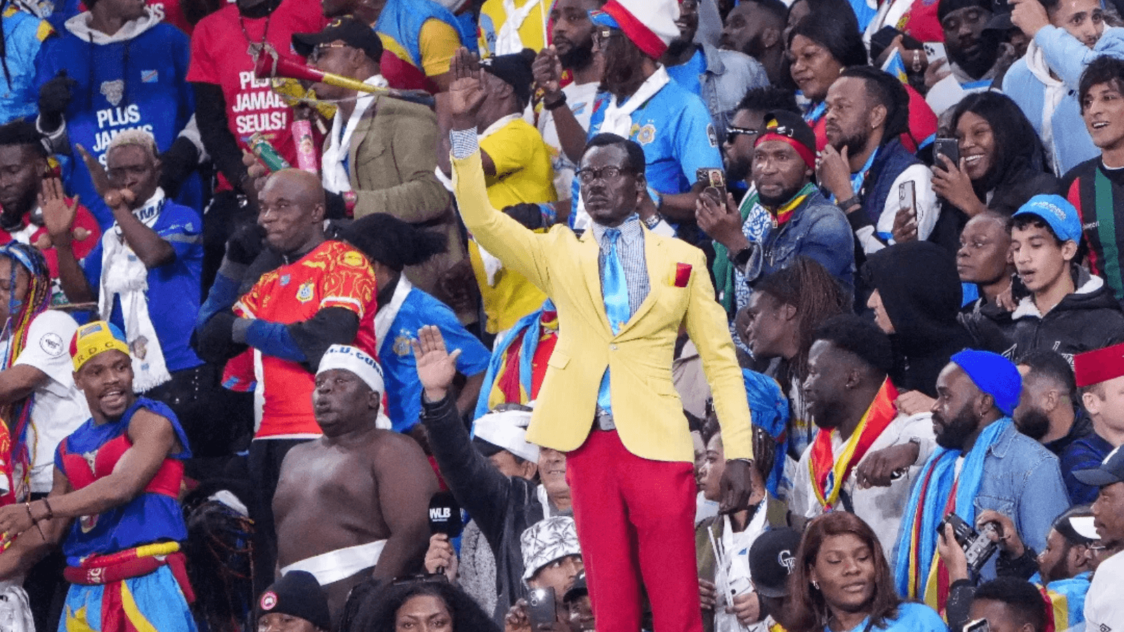 Torcedor da RD Congo viraliza ao fazer homenagem a herói da independência