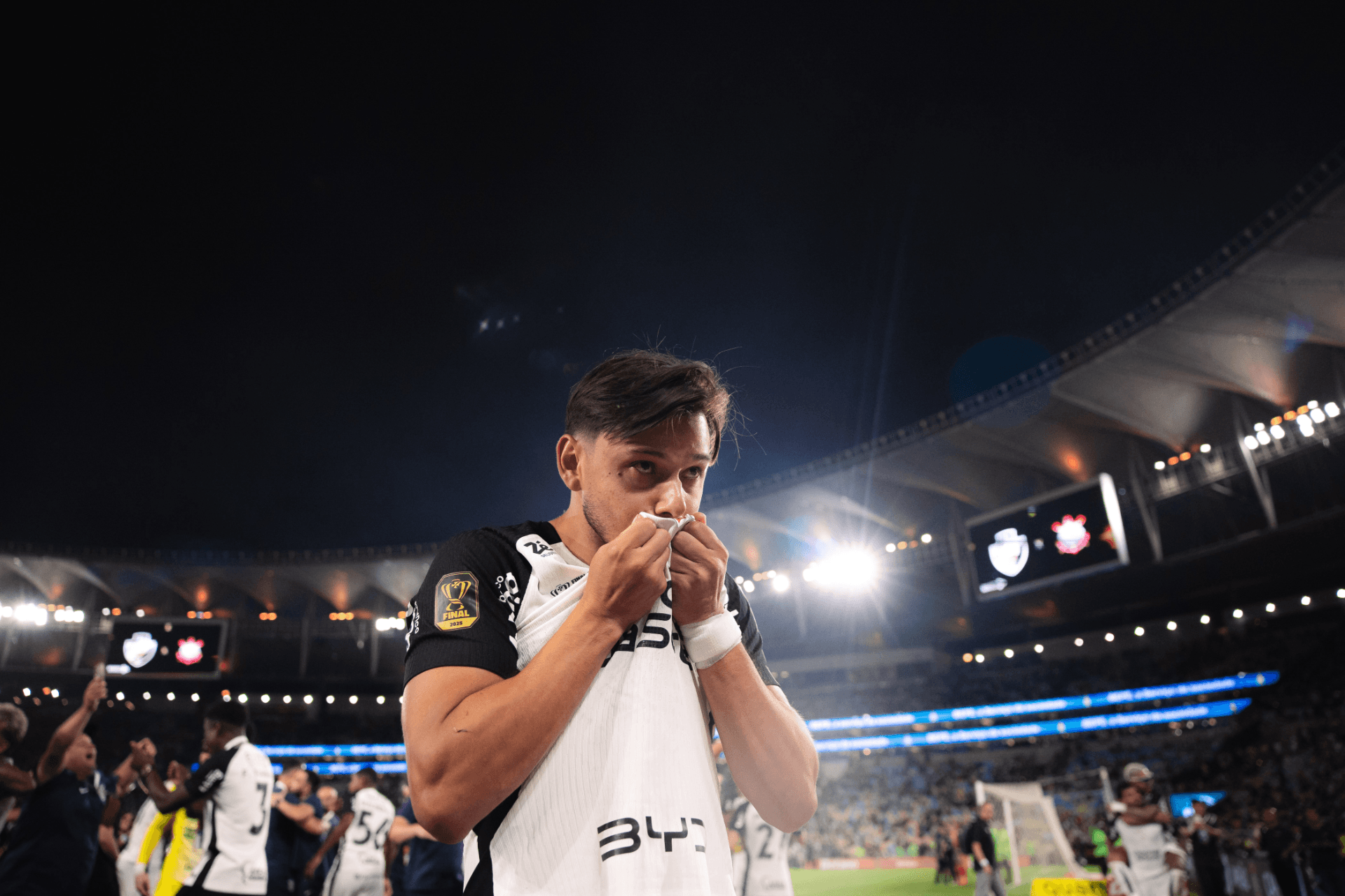 Corinthians anuncia saída de Ángel Romero após fim de contrato