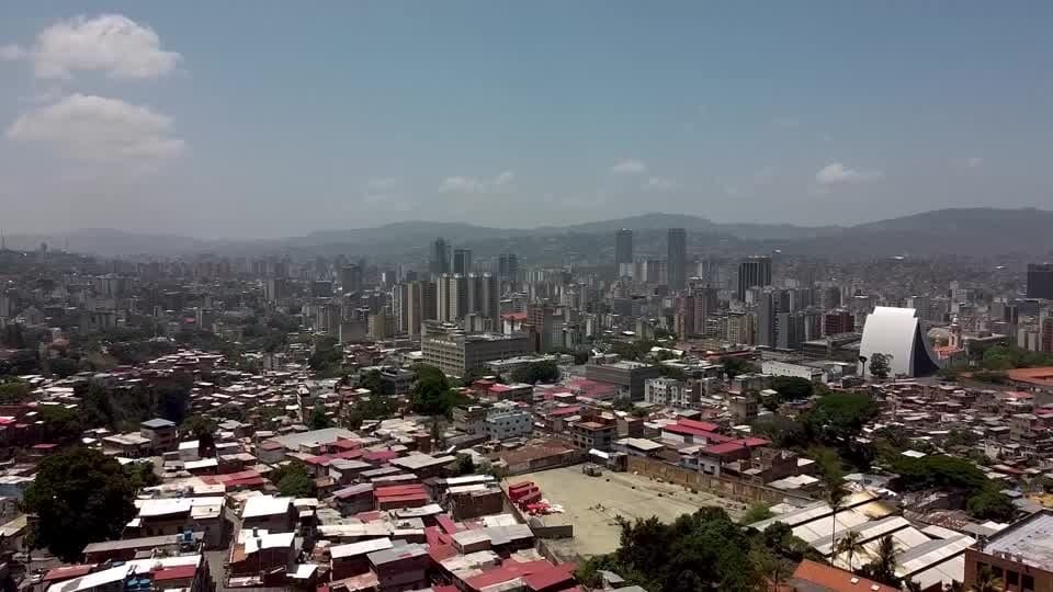 Venezuela acusa EUA de ataque militar e declara estado de emergência