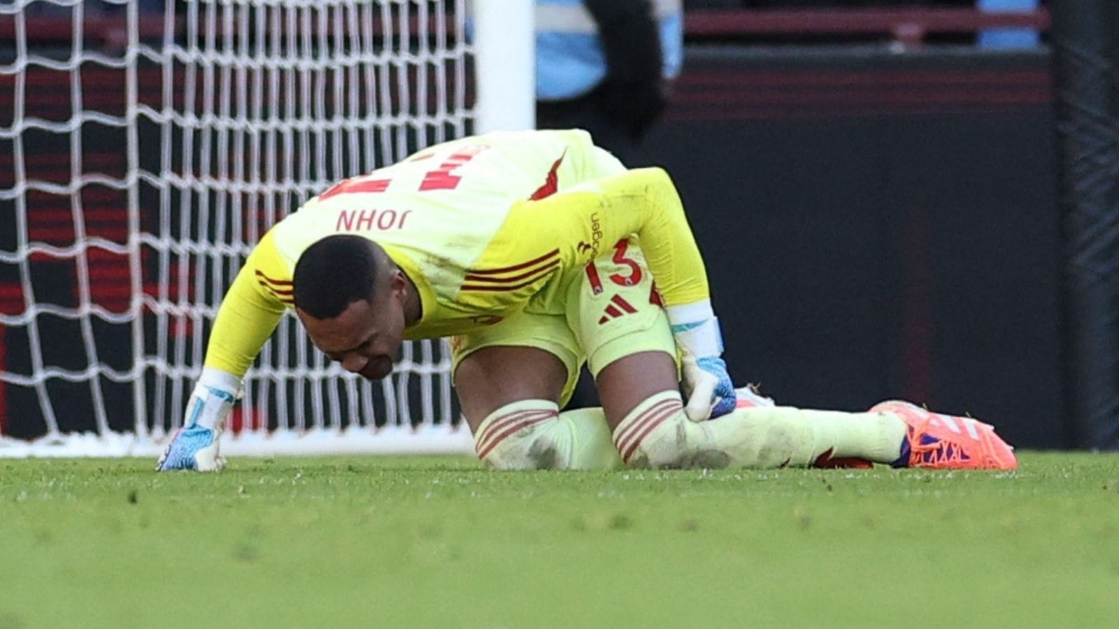 John falha, se lesiona e Nottingham Forest perde para o Aston Villa