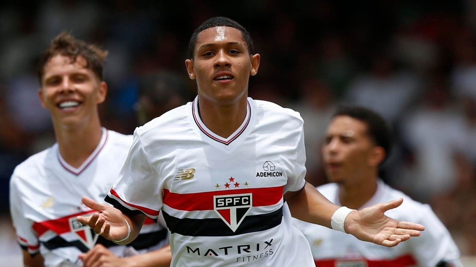 São Paulo vence o Maruinense-SE na estreia da Copinha com gol olímpico