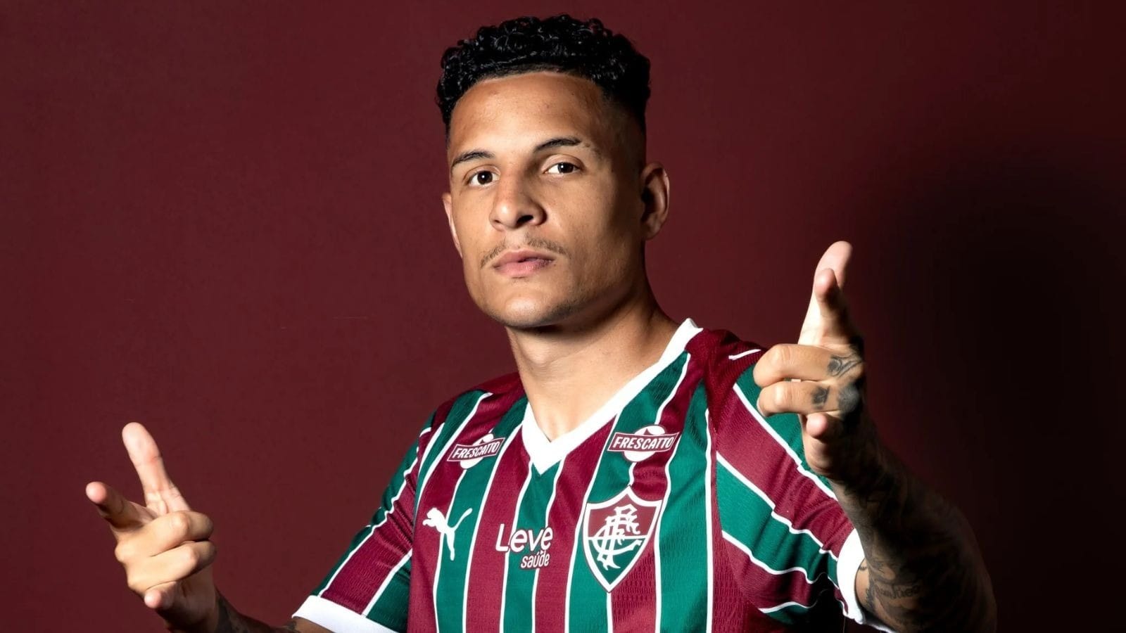 Saiu barato? Veja o valor pago pelo Fluminense ao Atlético-MG por Arana