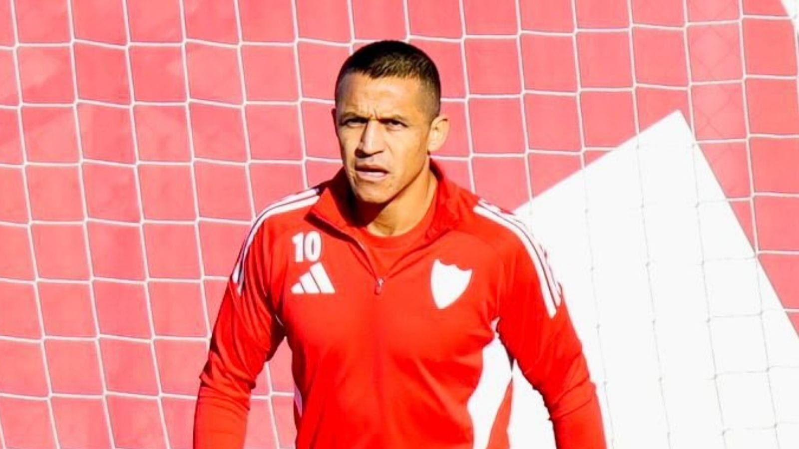 Internacional descarta contratar atacante chileno Alexis Sánchez