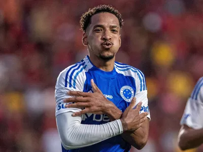 Torcida do Cruzeiro provoca Neymar após 'show' de Matheus Pereira
