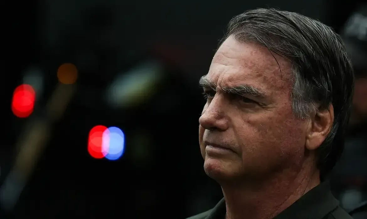 Moraes autoriza transferência de Bolsonaro para hospital após queda em cela