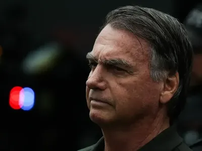 Moraes autoriza transferência de Bolsonaro para hospital após queda em cela