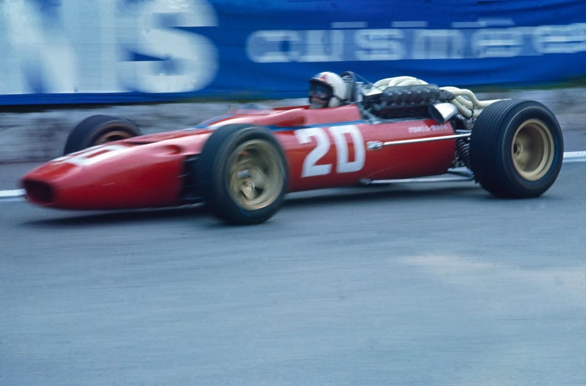 Chris Amon Mike Parkes, Lorenzo Bandini, Ludovico Scarfiotti e Jonathan Williams eram os pilotos de 1967