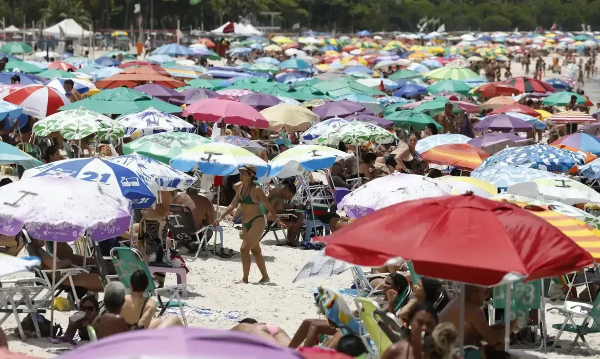 Abusos na praia? Veja o que fazer em caso de cobranças indevidas