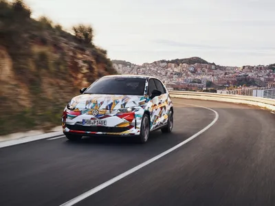 Volkswagen ID Polo elétrico traz painel retrô inspirado no Golf dos anos 80