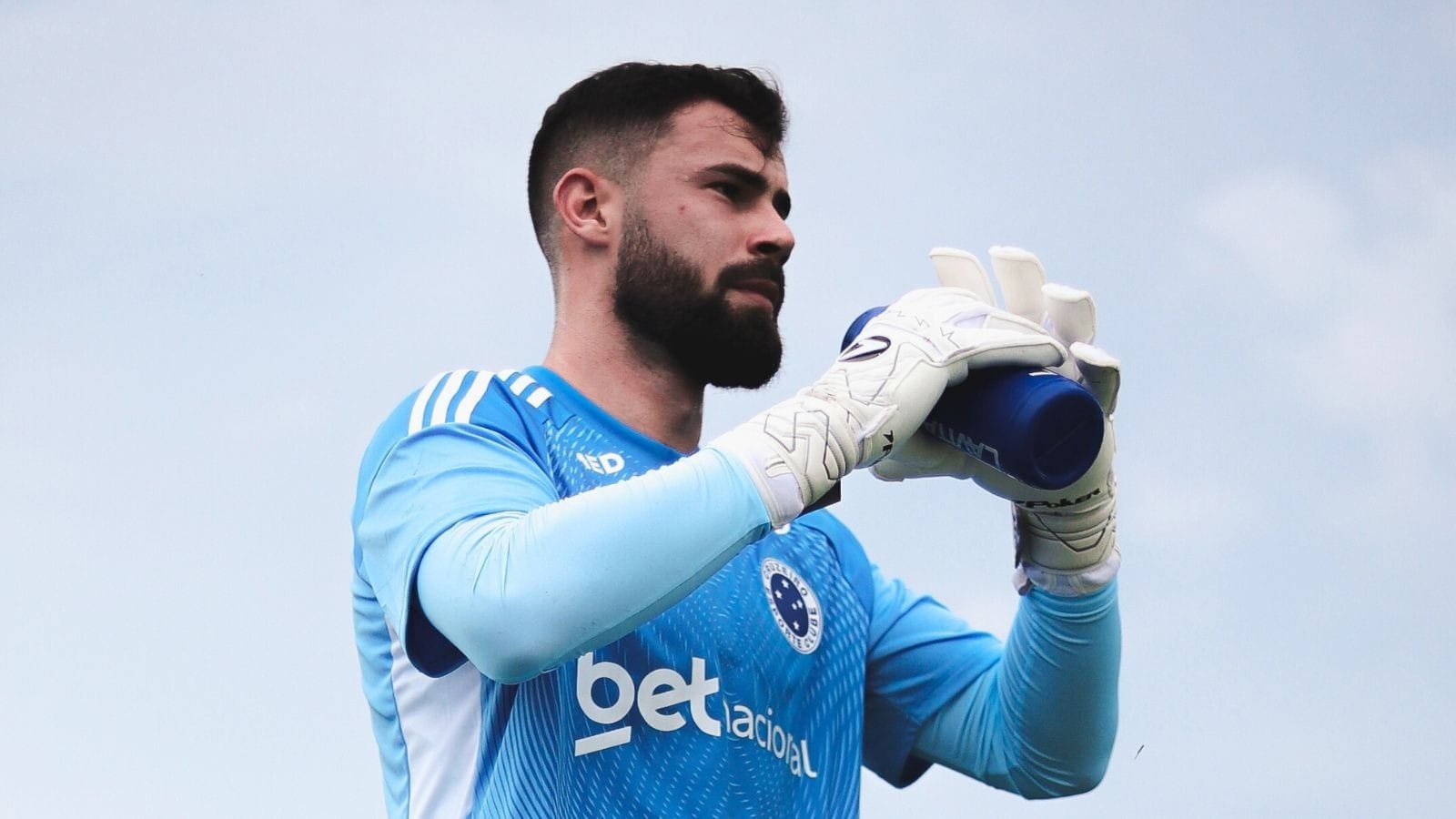 Matheus Cunha, do Cruzeiro, sofre grave lesão no joelho