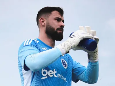 Após críticas a Matheus Cunha, Cruzeiro tem novidade no gol; veja escalação