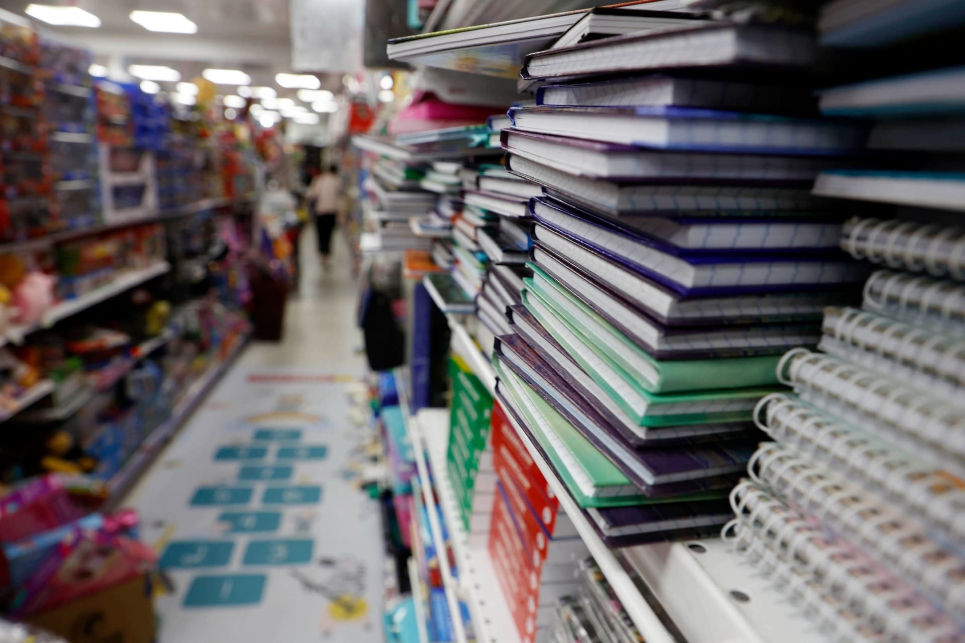 Volta às aulas: Procon-PR orienta sobre listas de material e mensalidades