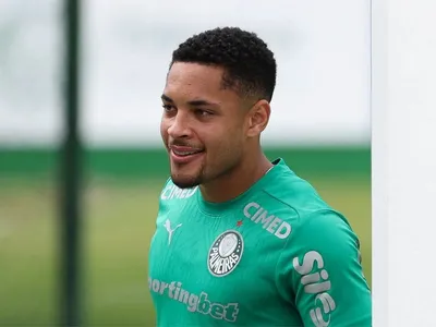 Palmeiras tem Vitor Roque e Martínez no treino; veja escalação provável