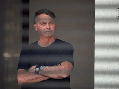 PF nega pedido sobre ar e defesa de Bolsonaro busca domiciliar