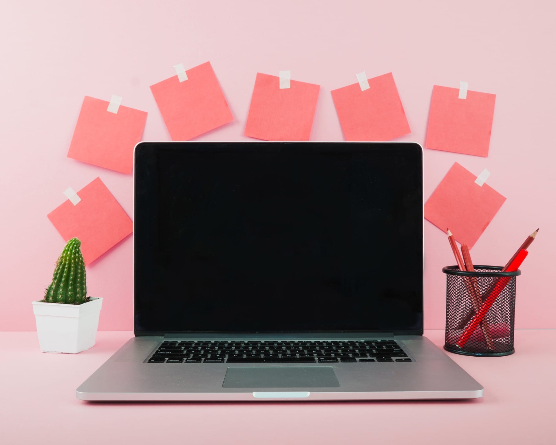 O notebook é indicado para estudantes que precisam de softwares e maior espaço de armazenamento. / Foto: Freepik