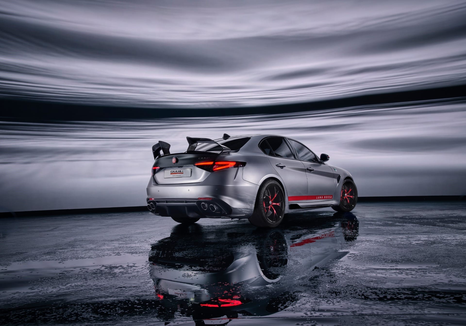 Alfa Romeo apresenta Giulia Quadrifoglio Luna Rossa; veja 
