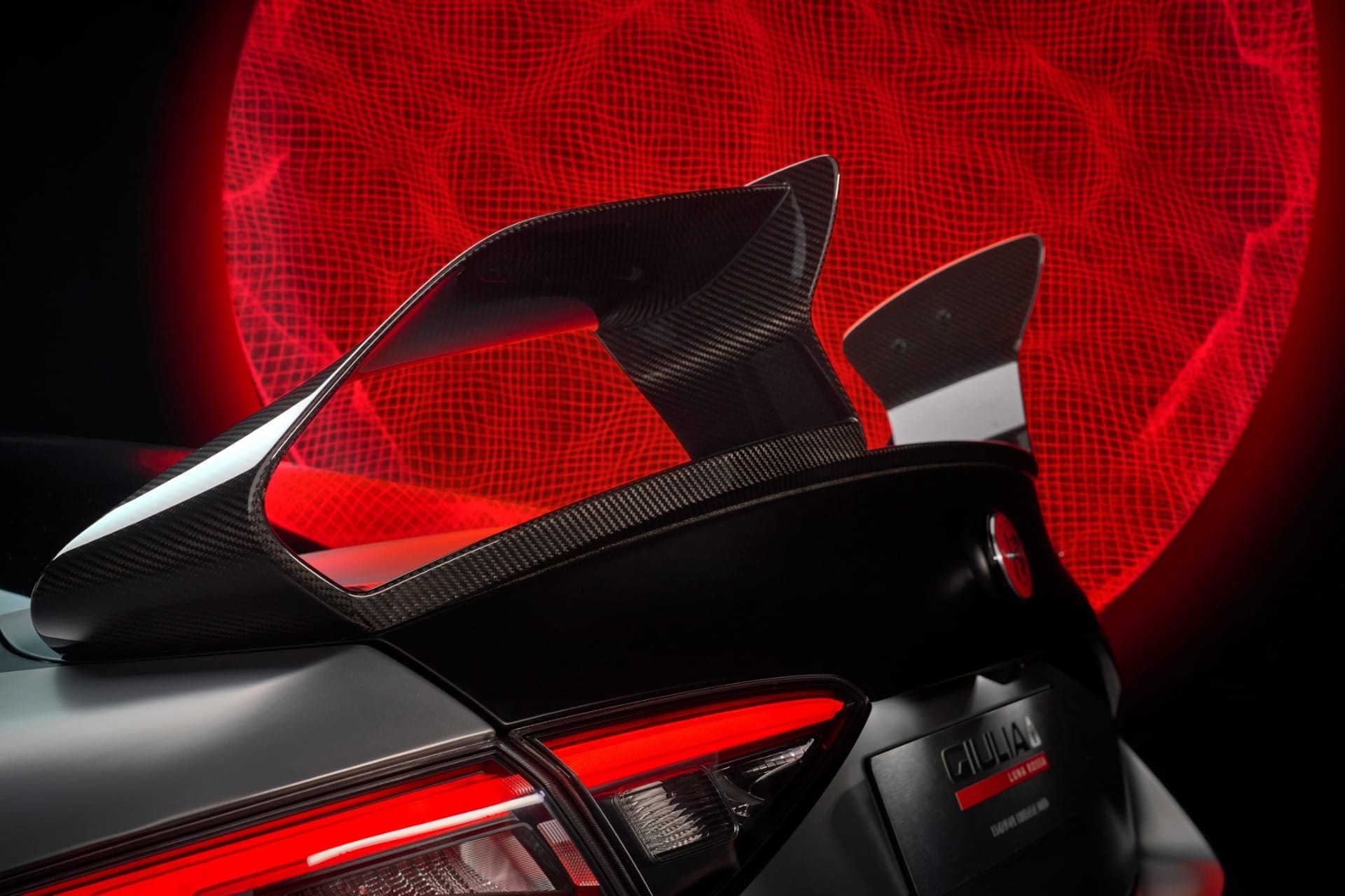 Alfa Romeo apresenta Giulia Quadrifoglio Luna Rossa; veja 