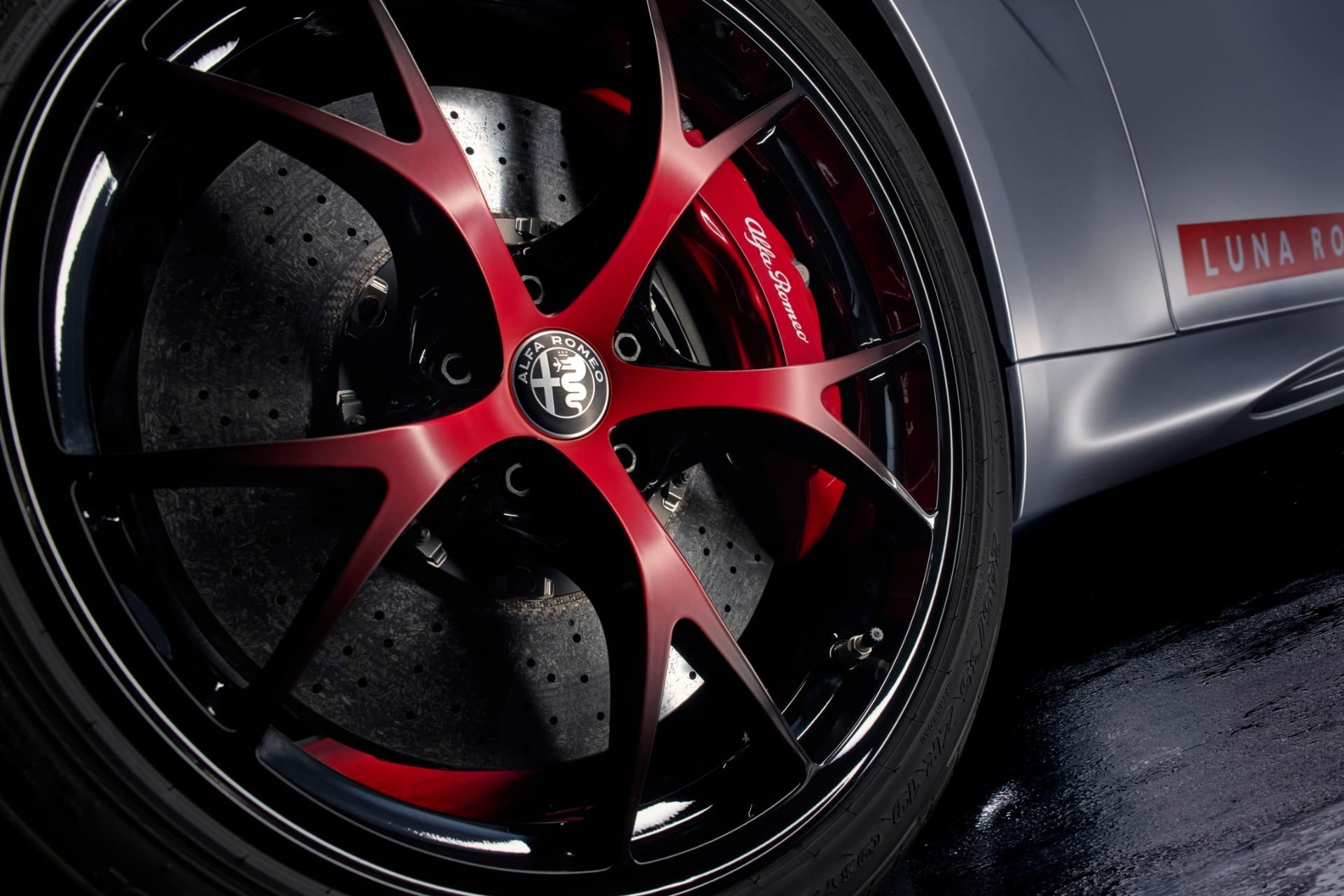 Alfa Romeo apresenta Giulia Quadrifoglio Luna Rossa; veja 