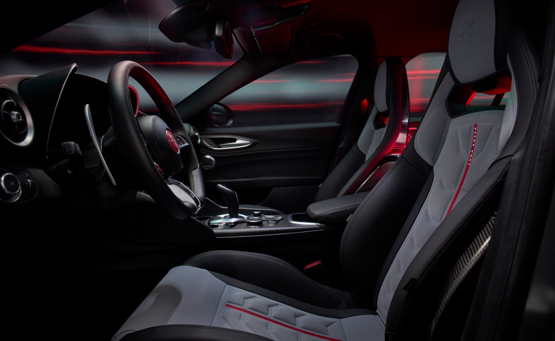 Alfa Romeo apresenta Giulia Quadrifoglio Luna Rossa; veja 