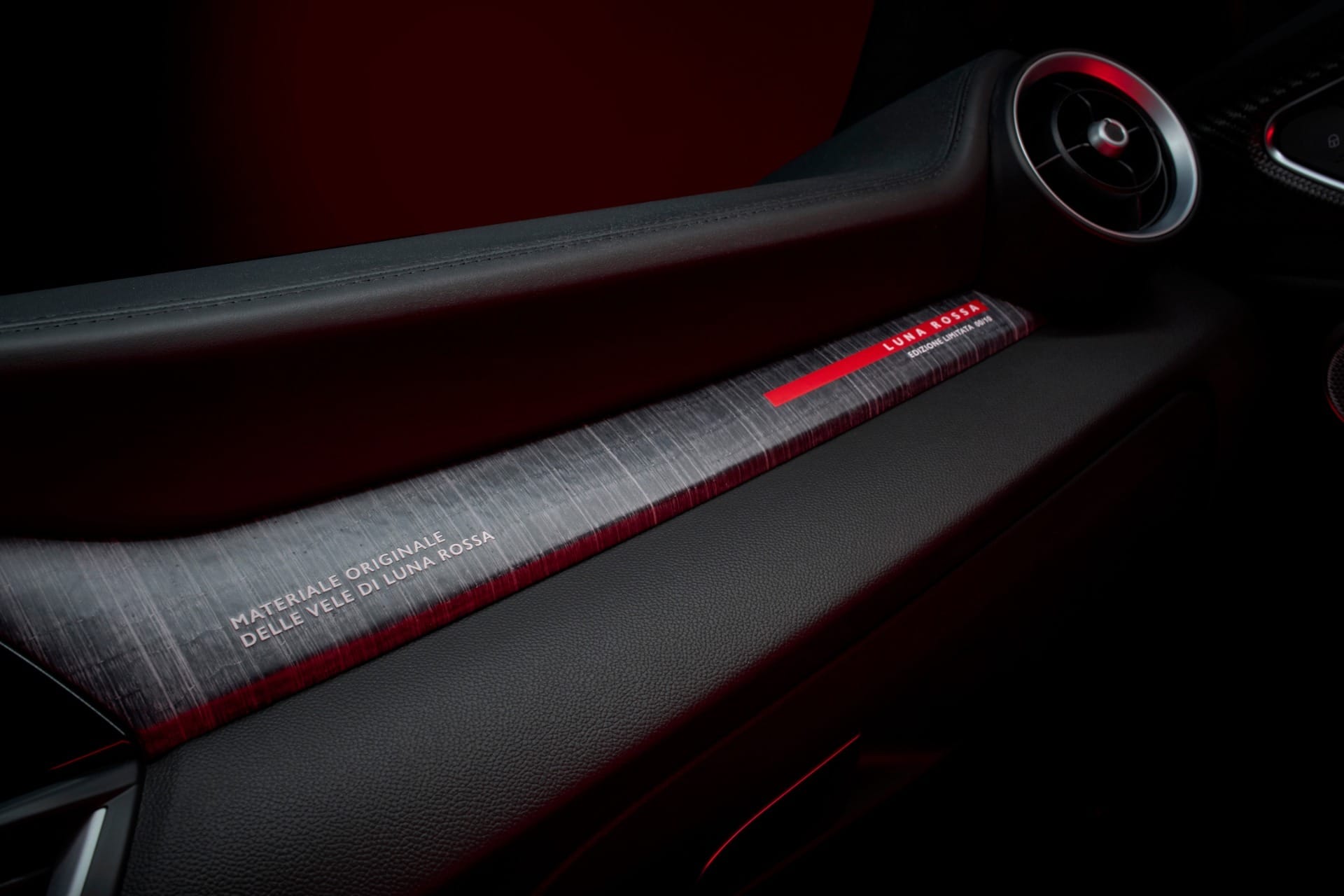 Alfa Romeo apresenta Giulia Quadrifoglio Luna Rossa; veja 
