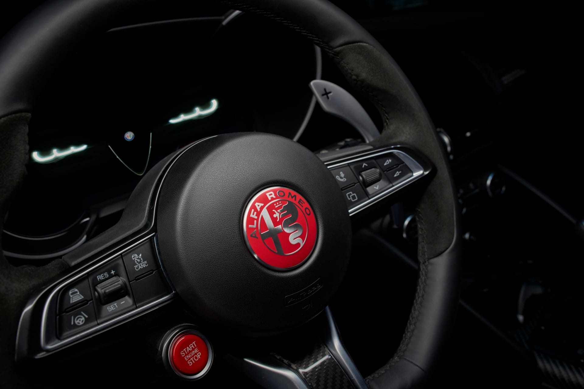 Alfa Romeo apresenta Giulia Quadrifoglio Luna Rossa; veja 