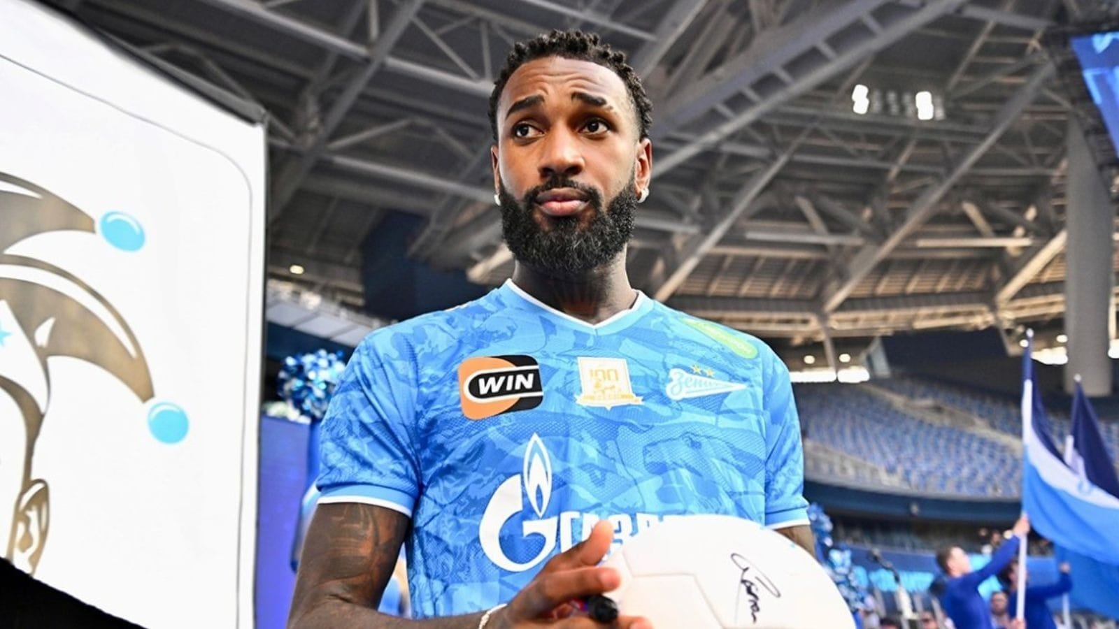 Gerson chega ao Cruzeiro e é recebido com festa pela torcida; veja vídeo