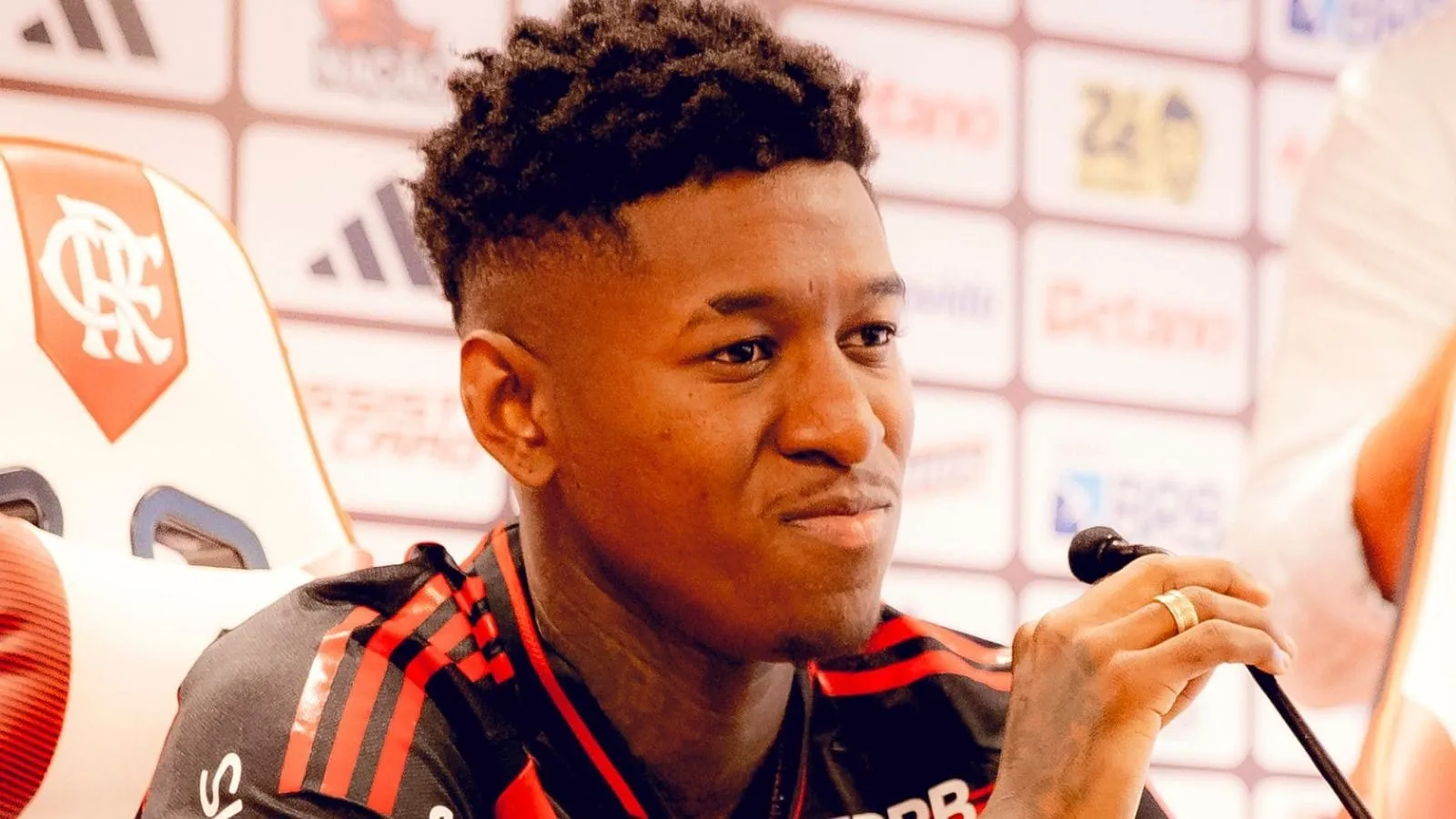 Vitão, durante apresentação no Flamengo. Foto: Adriano Fontes/Flamengo