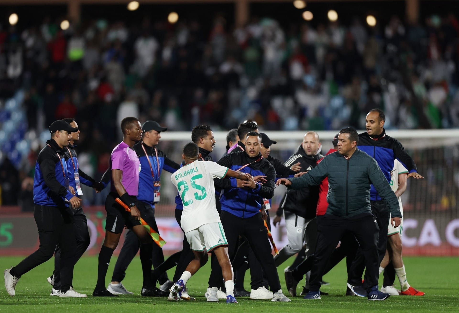 Argélia x Nigéria tem confusão após jogo; veja vídeos