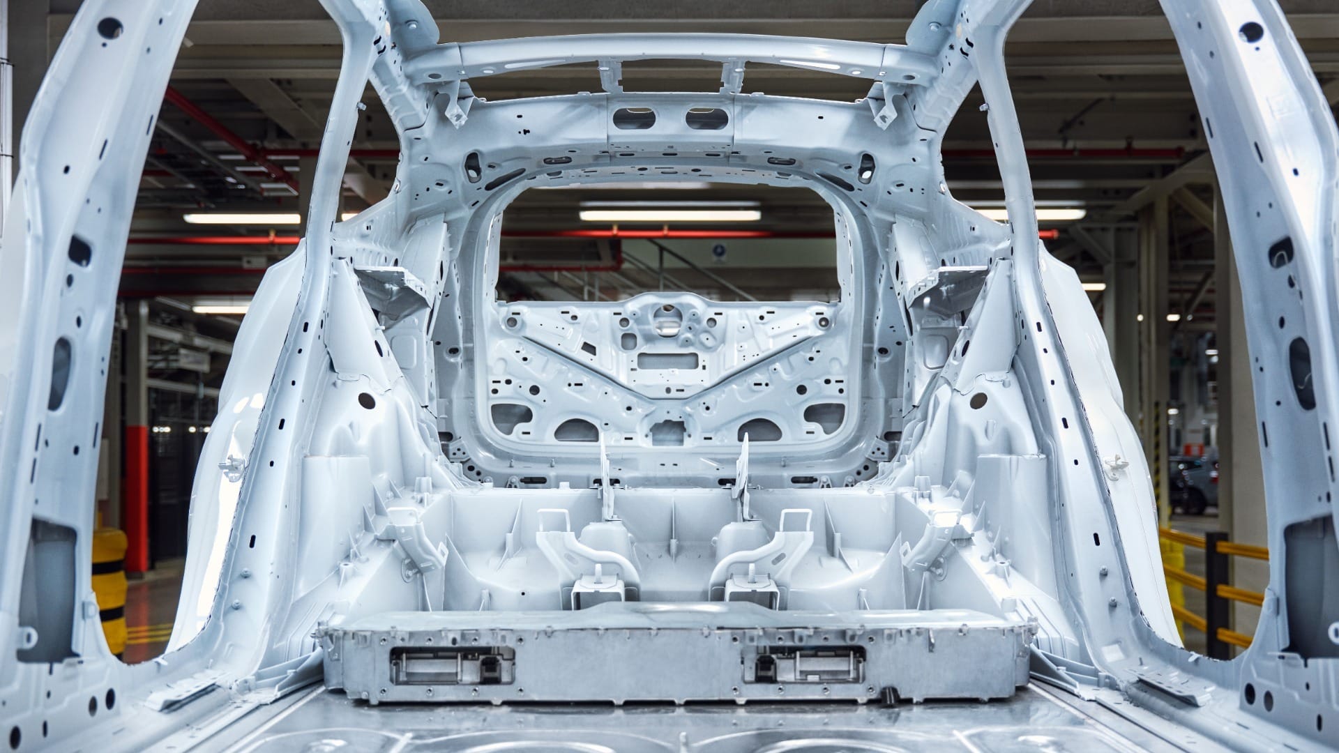 Estrutura do Volvo EX60 integra bateria ao chassi para reduzir peso e aumentar alcance | Crédito: Divulgação