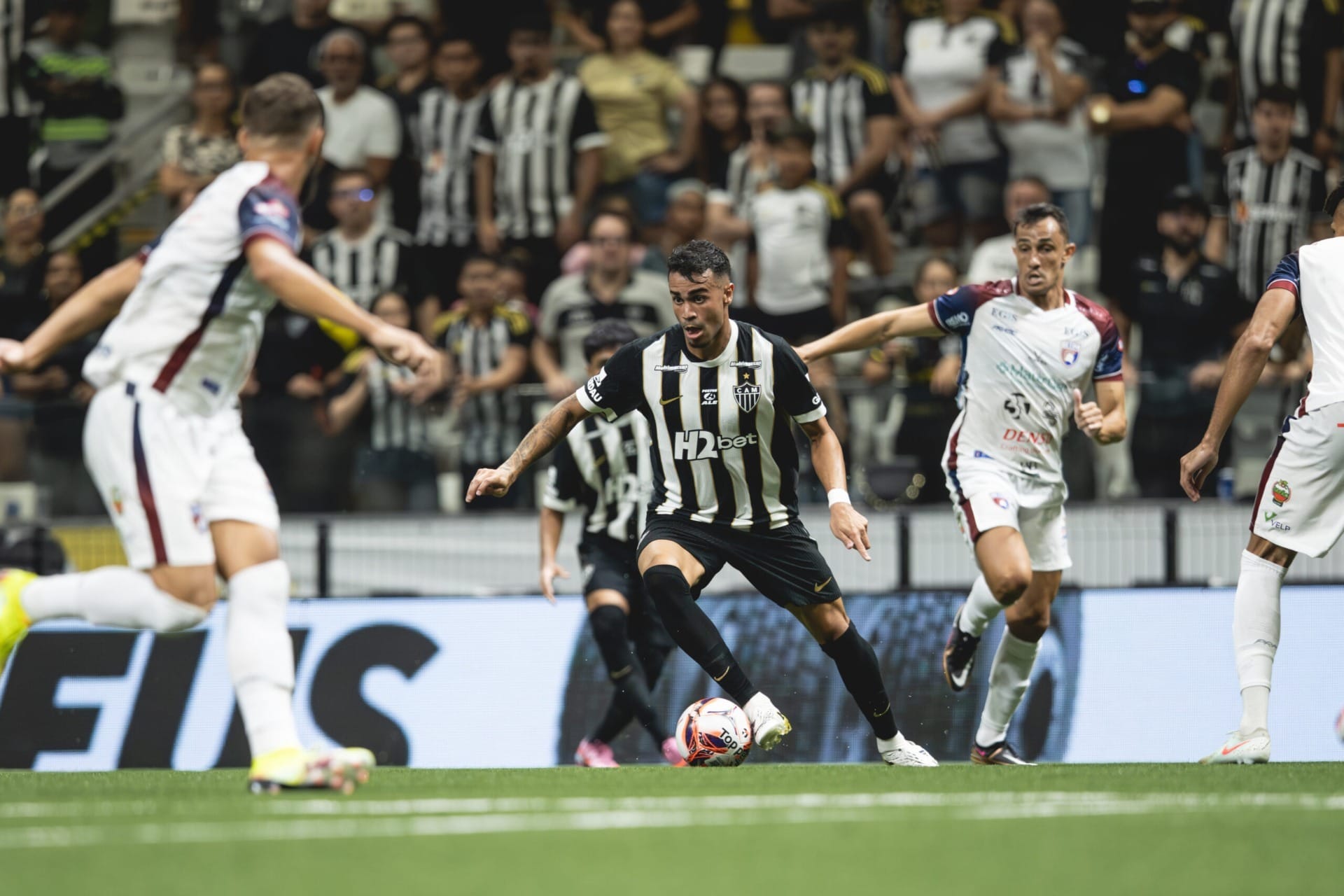 Atlético-MG empata com Betim na estreia do Mineiro sob olhares de Hulk