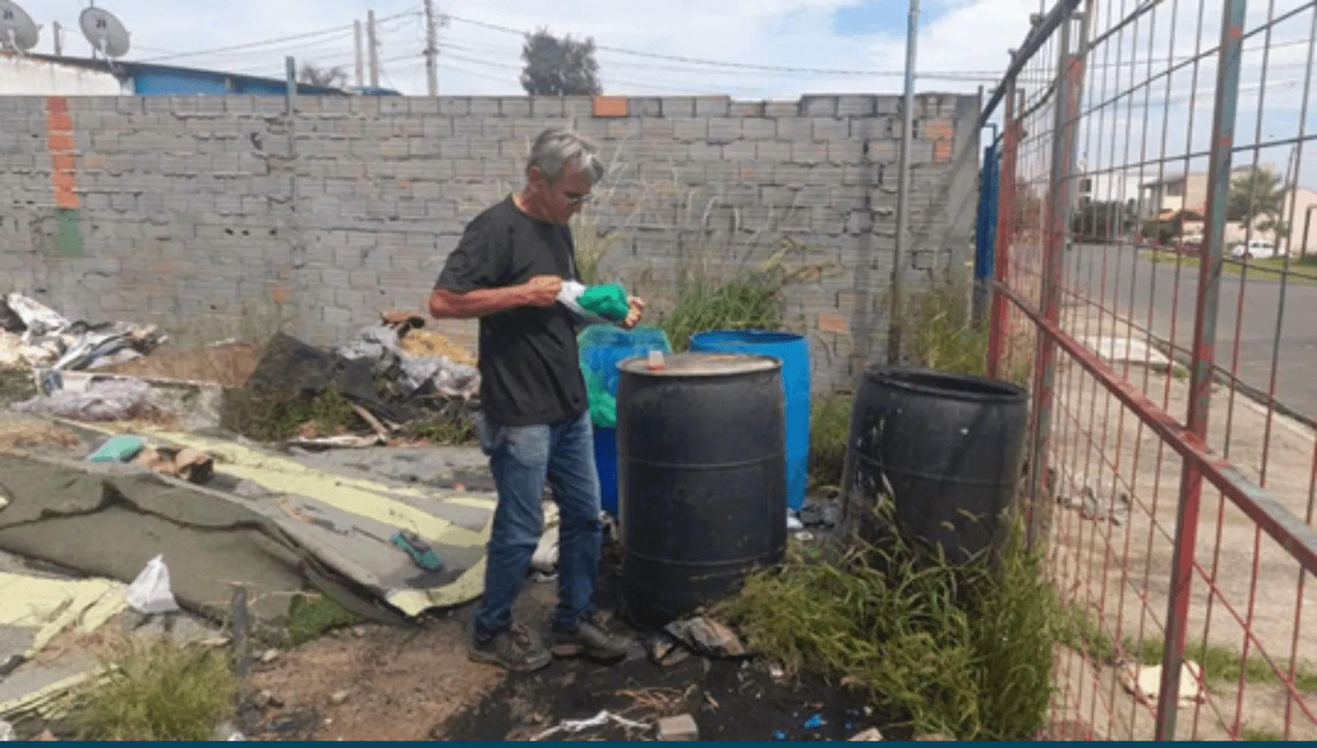 Mosquito se reproduz em água parada