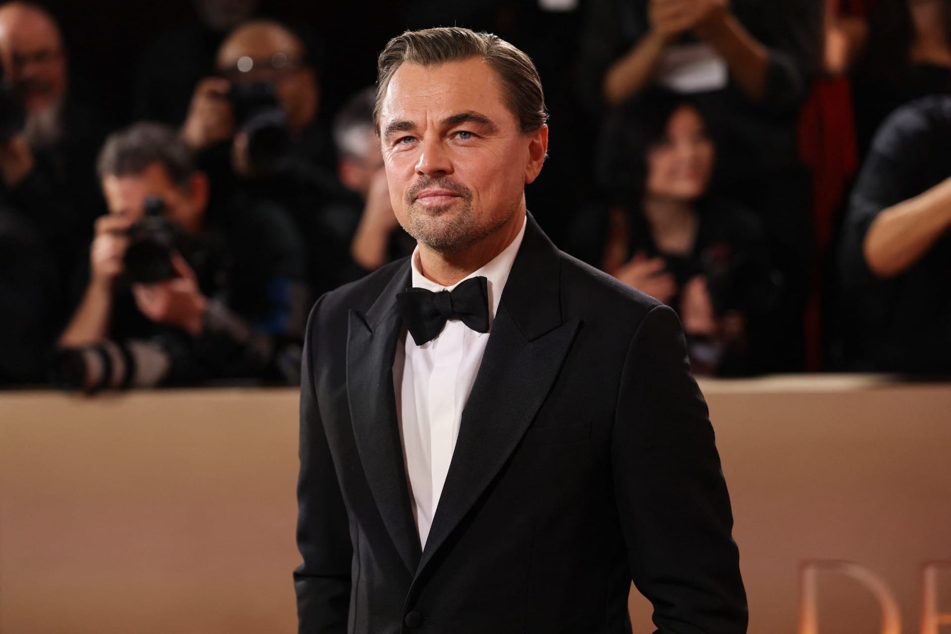 Apresentadora do Globo de Ouro tira sarro de namoradas de Leonardo DiCaprio