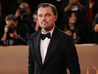 Apresentadora do Globo de Ouro tira sarro de namoradas de Leonardo DiCaprio
