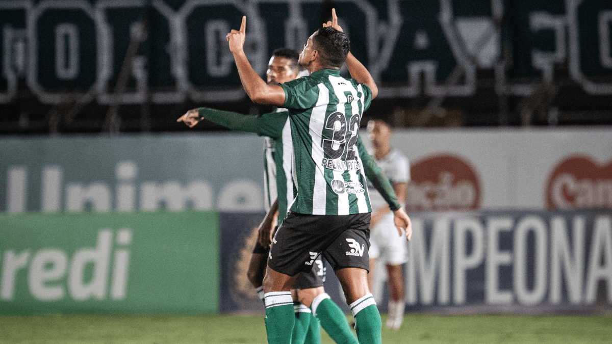 Coritiba recebe a lanterna Chapecoense, que busca recuperação na Série A