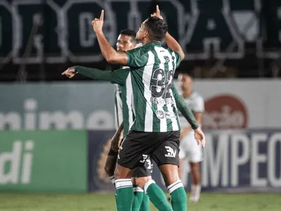 Coritiba recebe a lanterna Chapecoense, que busca recuperação na Série A