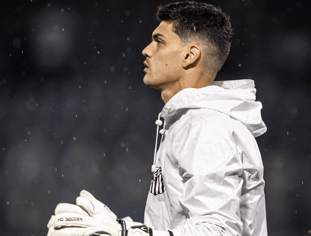 Após derrota em clássico, Brazão vê Santos evoluindo: "Vai crescer muito"