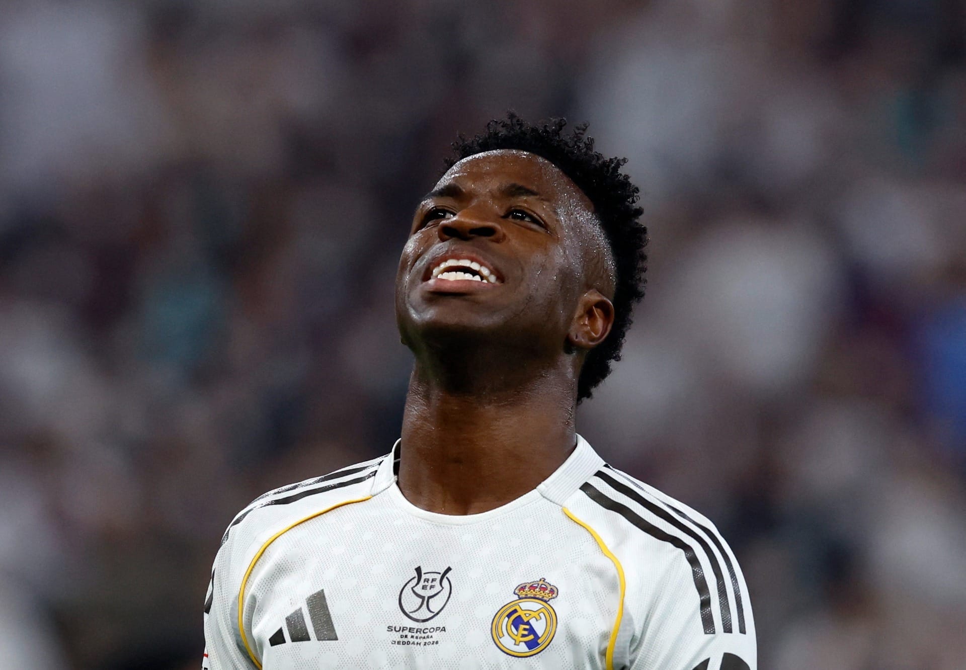 Vini Jr é alvo de ataques racistas antes de jogo do Real Madrid; veja vídeo