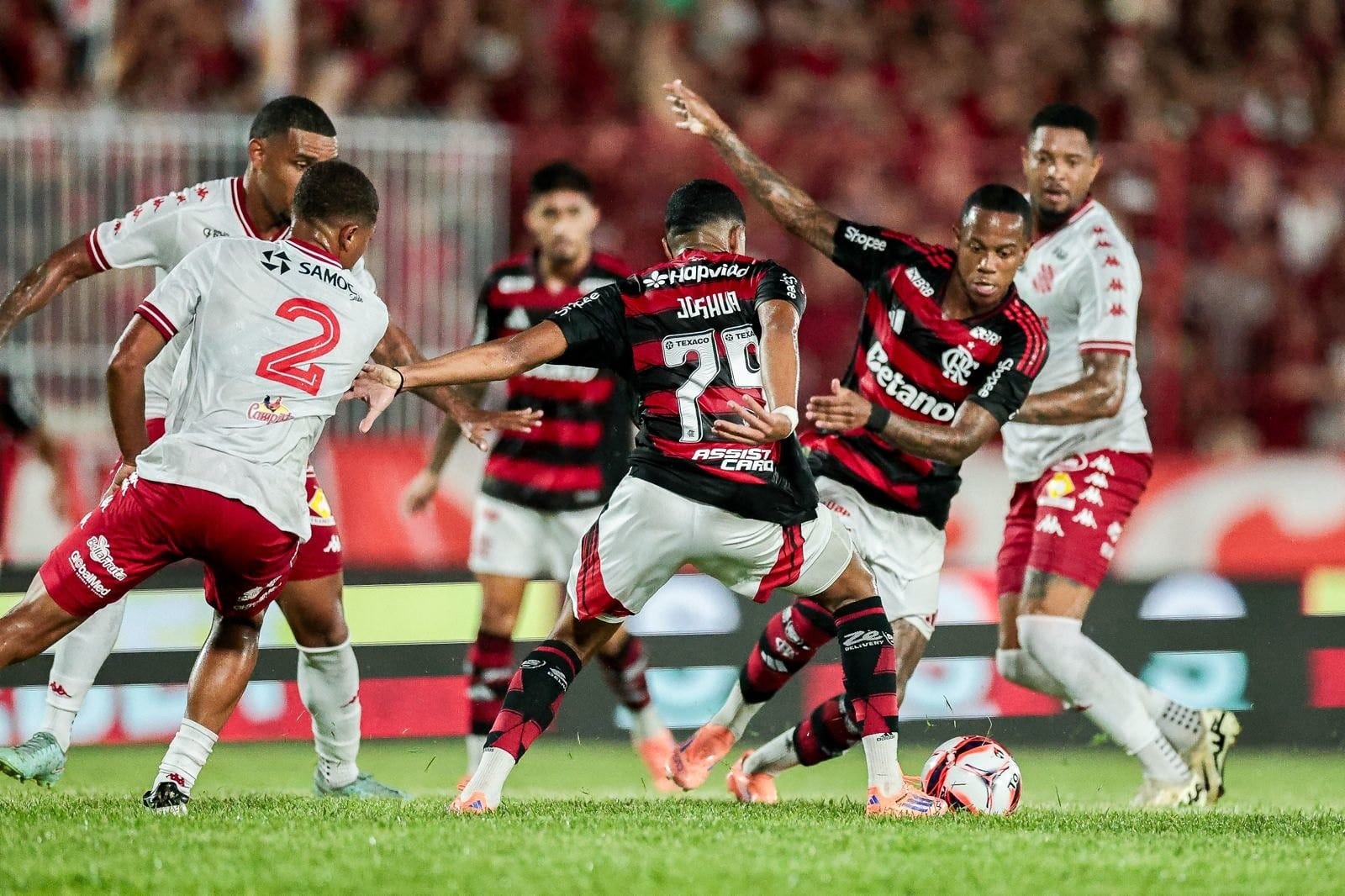 Garrinsha desencanta e Bangu vence o Flamengo, que perde a 1ª no Carioca